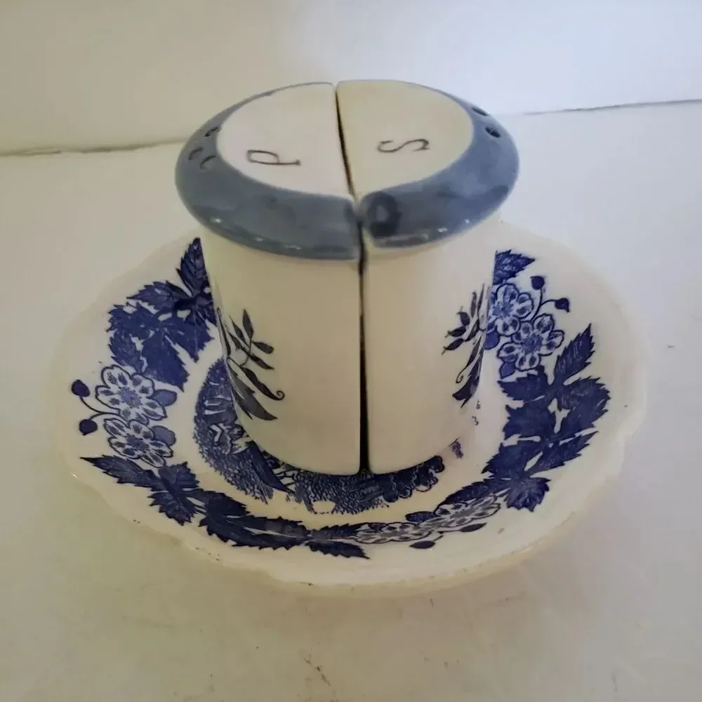 3 Piece Salt & Pepper Shaker Set